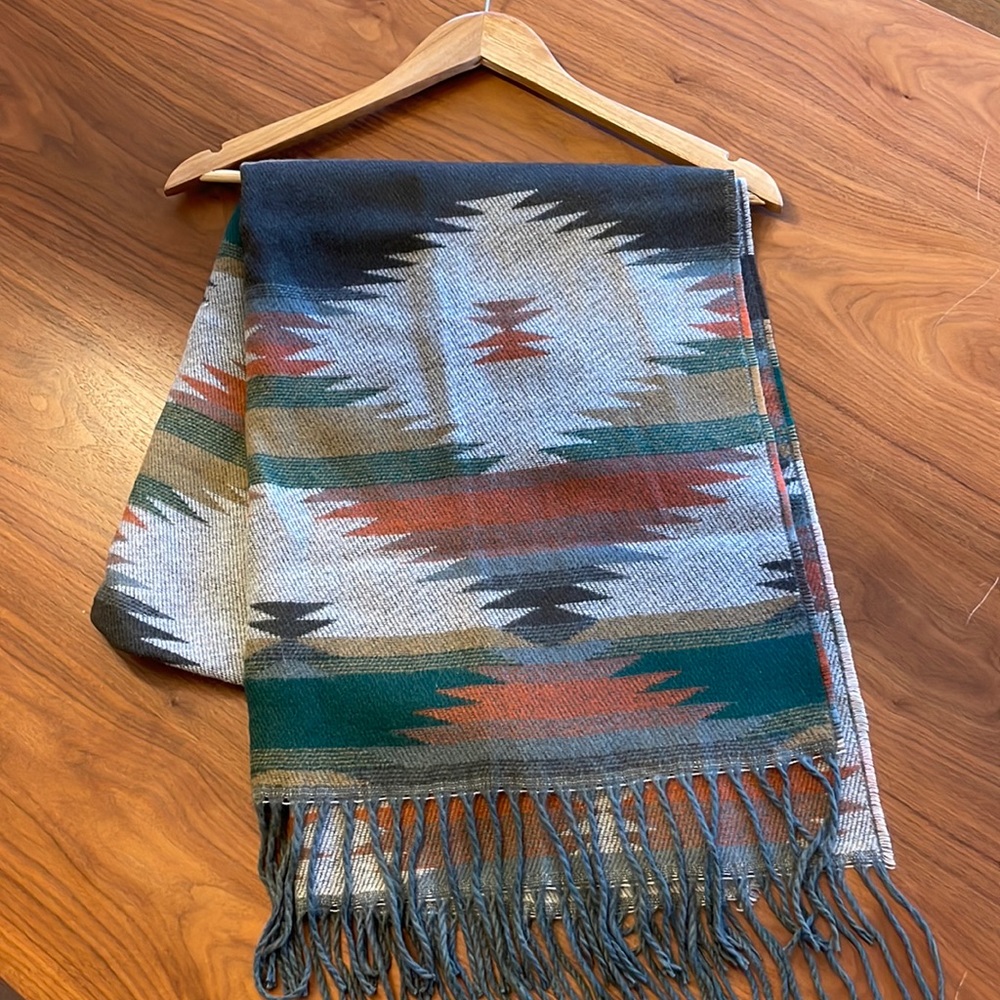 Pistil Aztec scarf